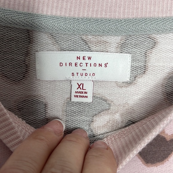 New Directions Pink Camo Design HILo Long Sleeve Sweatshirt Sz XL! - Picture 6 of 8